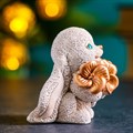 Фигура "Зайка с букетом" бежевый 92 439 - фото 94388